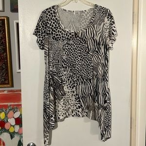 180 gray/cream animal print cap sleeve tunic asymmetrical hem